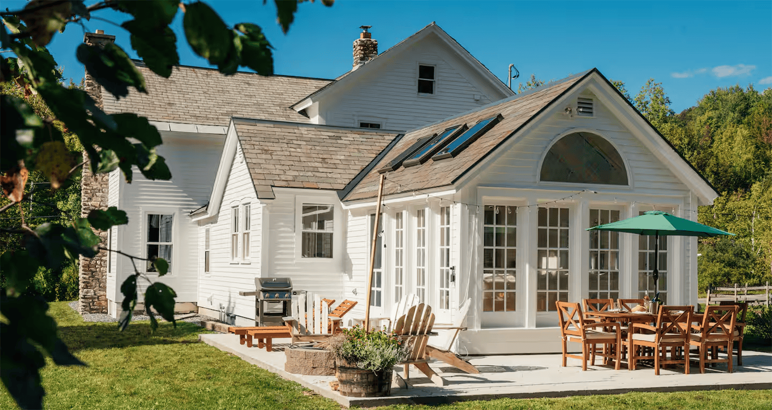 White Doe Farm is a lovingly farmhouse, renowned as the perfect wedding venue. Surrounded by pastures, woodlands, and antique charm, it provides an idyllic setting for couples to exchange their vows.