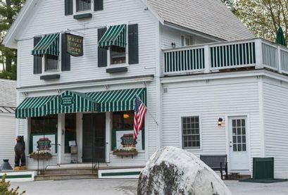 Dorset Union Store, one of Vermont's oldest country stores, offers hot coffee, freshly baked scones, homemade soups, and pie. Explore the daily selections prepared by our chefs.